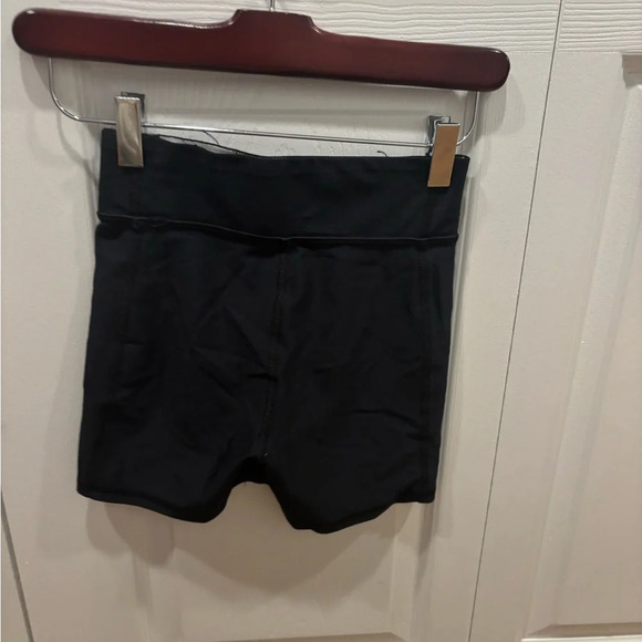 Black under Armour biker shorts - Picture 2 of 3